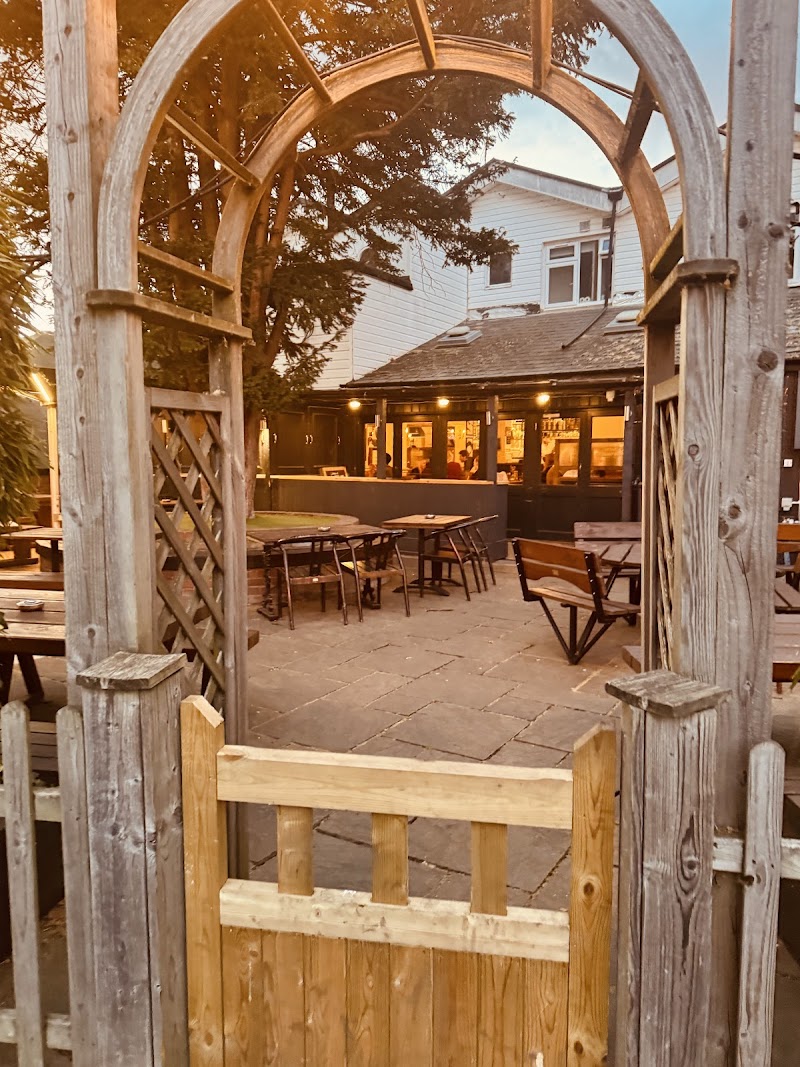 The Boaters Inn - Photo 2