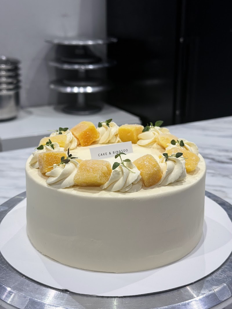 Cake & Bingsoo Cafe - Photo 2